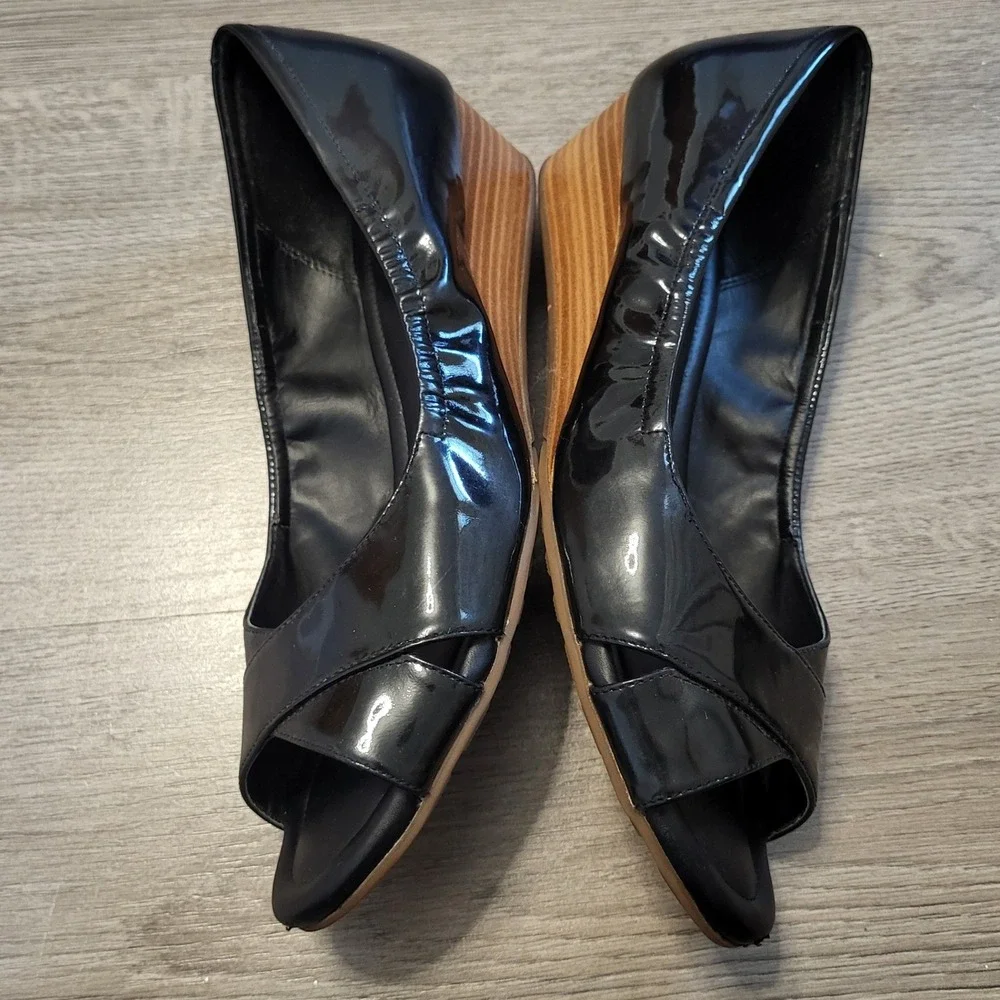Cole Haan Grand.OS Womens Black Patent Leather Peep Toe Wedge Sandals Shoes 8.5